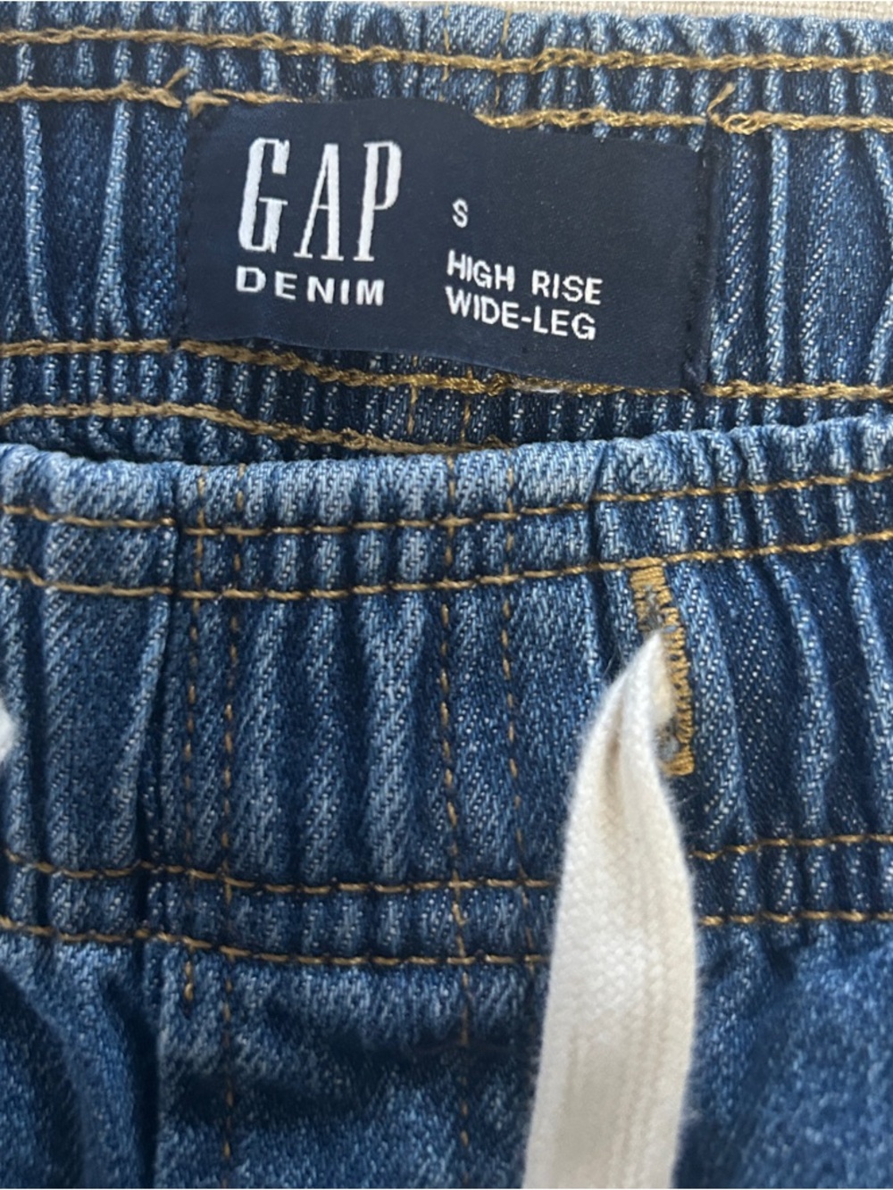 GAP High-Rise Wide-Leg Jeans in Blue